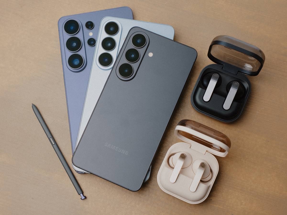 „Galaxy S26 Ultra” ir „Galaxy Buds4” aut. G. Jauniškis.